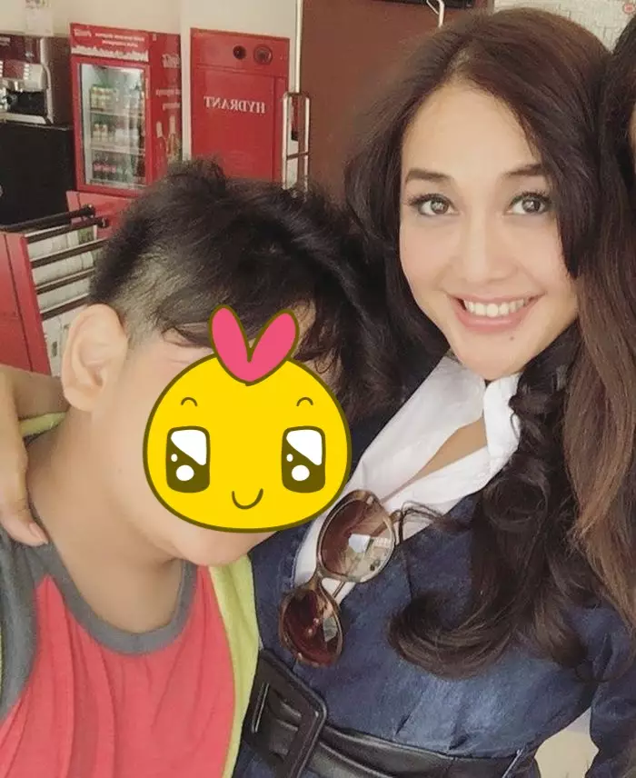 gaya ratu sinetron 90-an momong anak © 2021 brilio.net