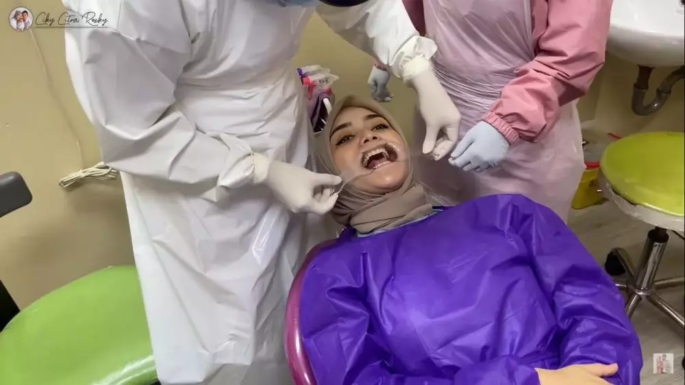 Momen Citra Kirana pasang behel © 2021 brilio.net