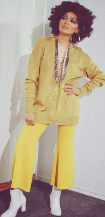 Gaya pemotretan Rina Nose dengan style 70-an Instagram © 2021 brilio.net Gaya pemotretan Rina Nose dengan style 70-an Instagram © 2021 brilio.net