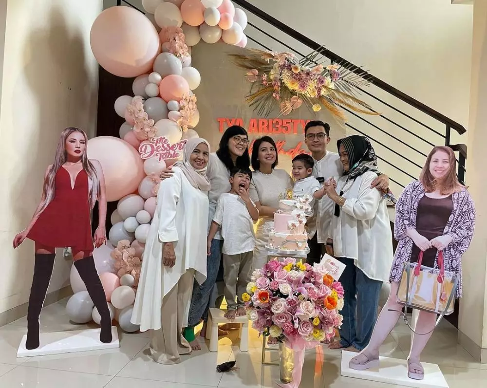 Momen perayaan ulang tahun Tya Ariestya ke-35 Instagram © 2021 brilio.net