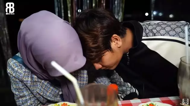 Lesty Kejora dan Rizky Billar jajan di warung kaki lima YouTube Lesty Kejora dan Rizky Billar jajan di warung kaki lima YouTube