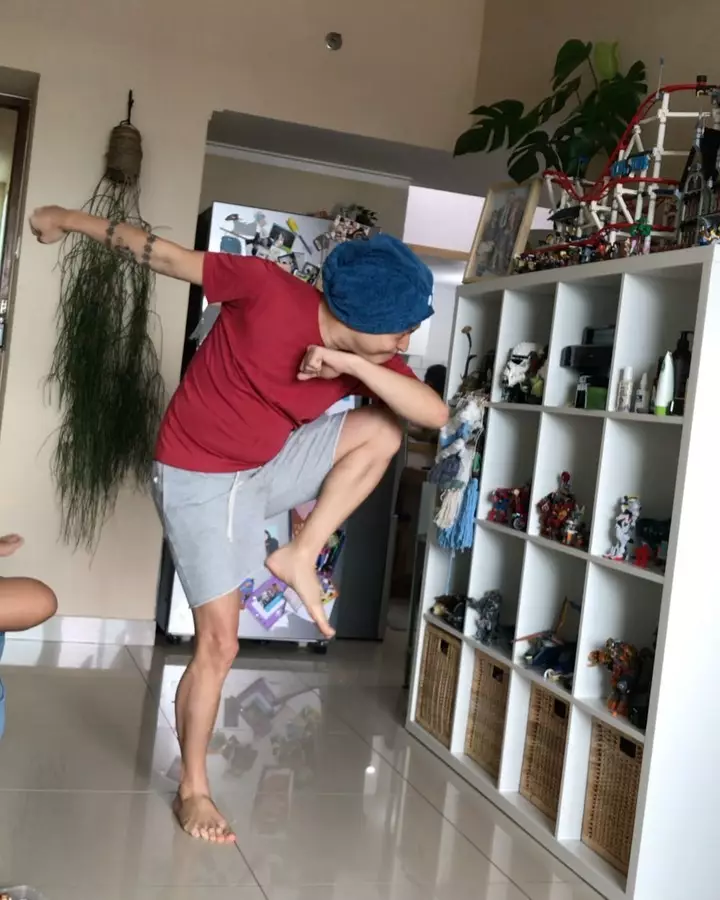 penampakan apartemen ernest prakasa © Instagram