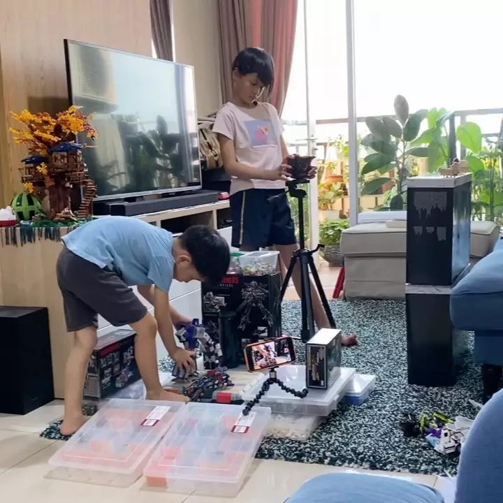 penampakan apartemen ernest prakasa © Instagram