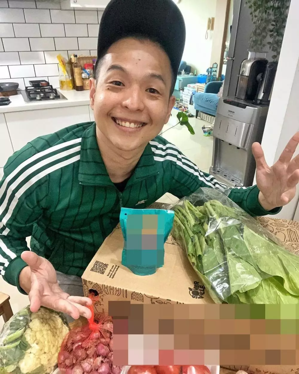 penampakan apartemen ernest prakasa © Instagram