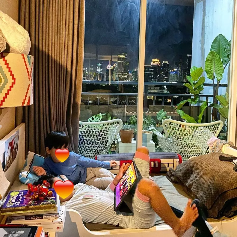 penampakan apartemen ernest prakasa © Instagram