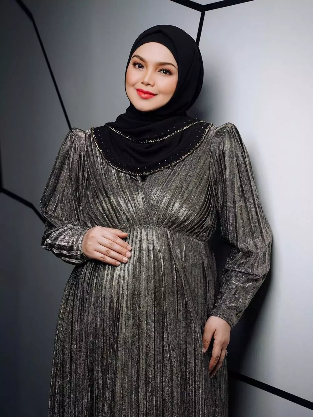 Maternity shoot Siti Nurhaliza dalam berbagai tema © 2021 brilio.net