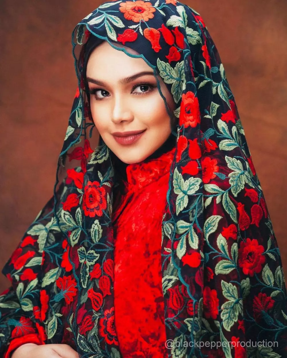 Maternity shoot Siti Nurhaliza dalam berbagai tema © 2021 brilio.net