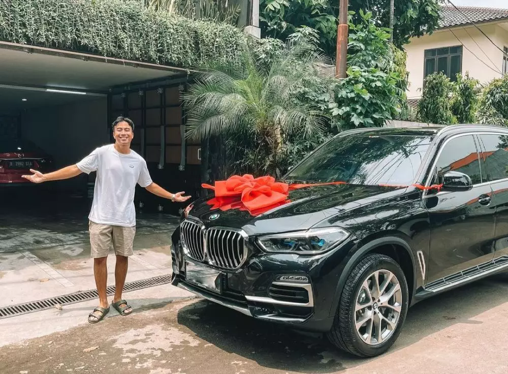 seleb dapat hadiah mobil saat ulang tahun © Instagram