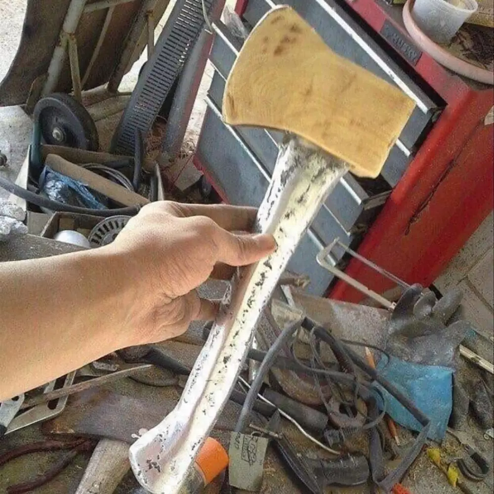 atribut kerja bapak-bapak © Instagram