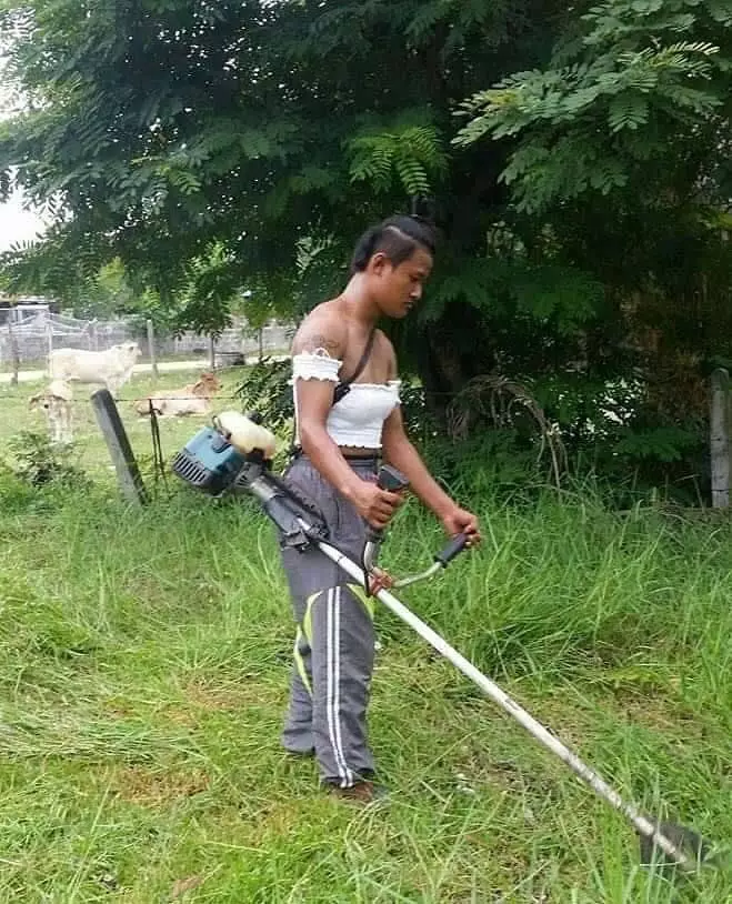 atribut kerja bapak-bapak © Instagram