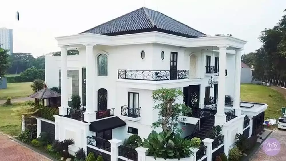 fasad rumah 10 seleb © 2021 brilio.net