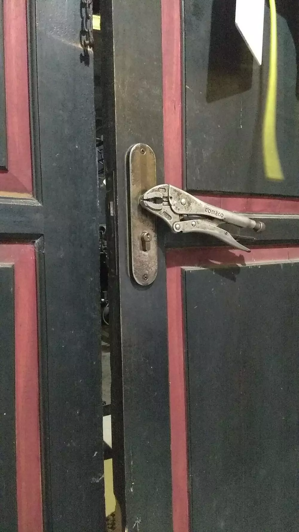 gagang pintu nyeleneh © Berbagai Sumber gagang pintu nyeleneh © Berbagai Sumber