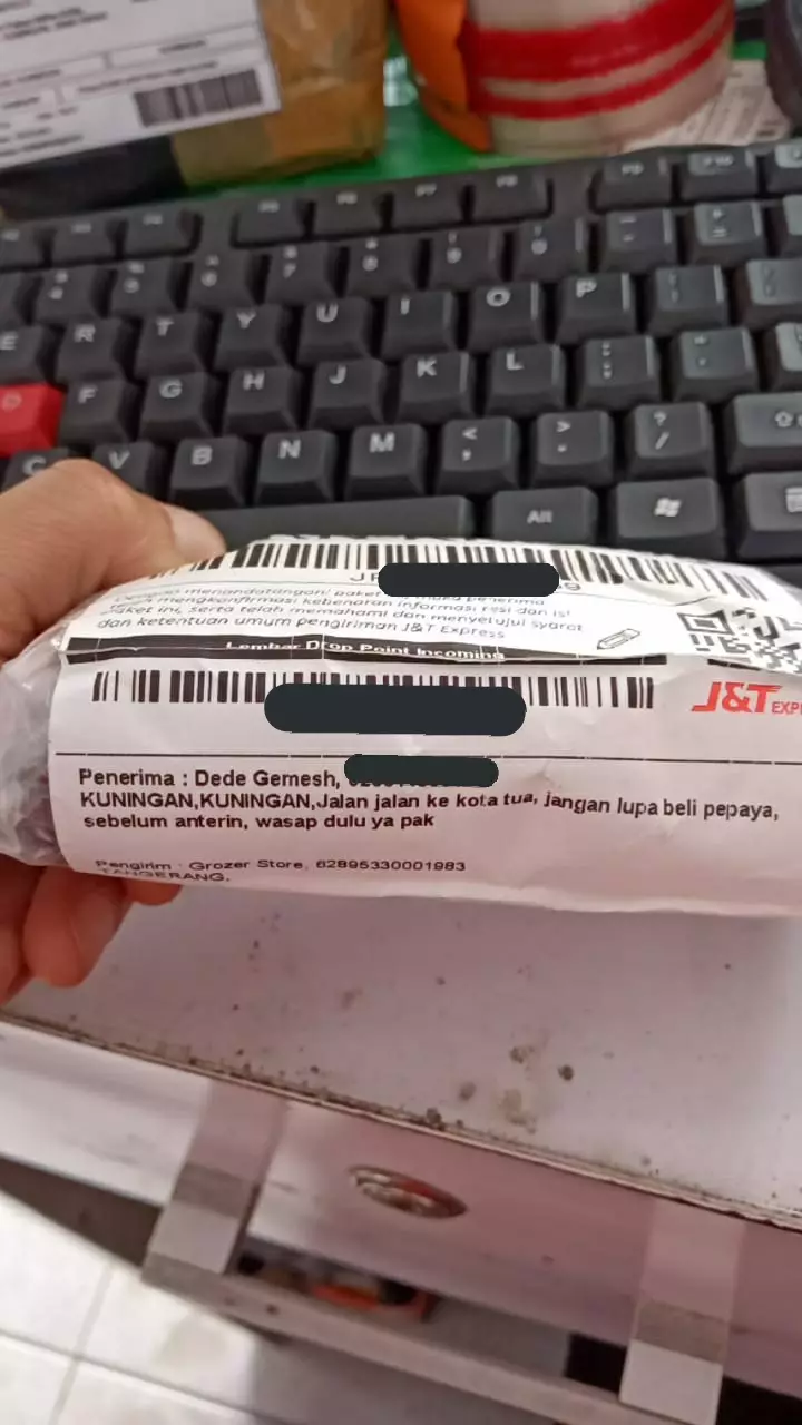 Patokan alamat kirim paket  © Twitter