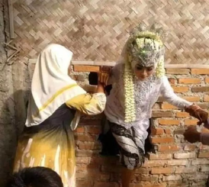 aksi nyeleneh di kondangan © Berbagai Sumber aksi nyeleneh di kondangan © Berbagai Sumber