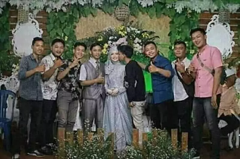 aksi nyeleneh di kondangan © Berbagai Sumber aksi nyeleneh di kondangan © Berbagai Sumber