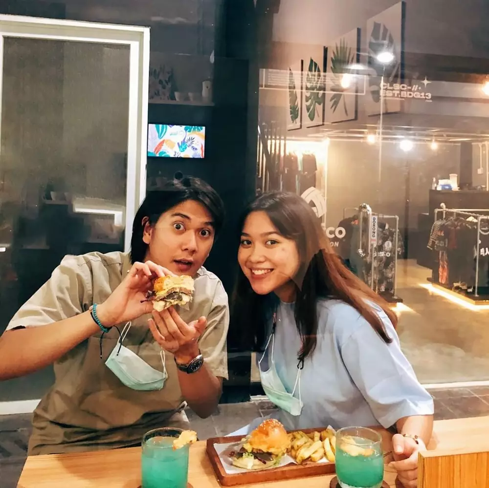Iqbaal Ramadhan dan Zidny Lathifa kencan © 2021 brilio.net