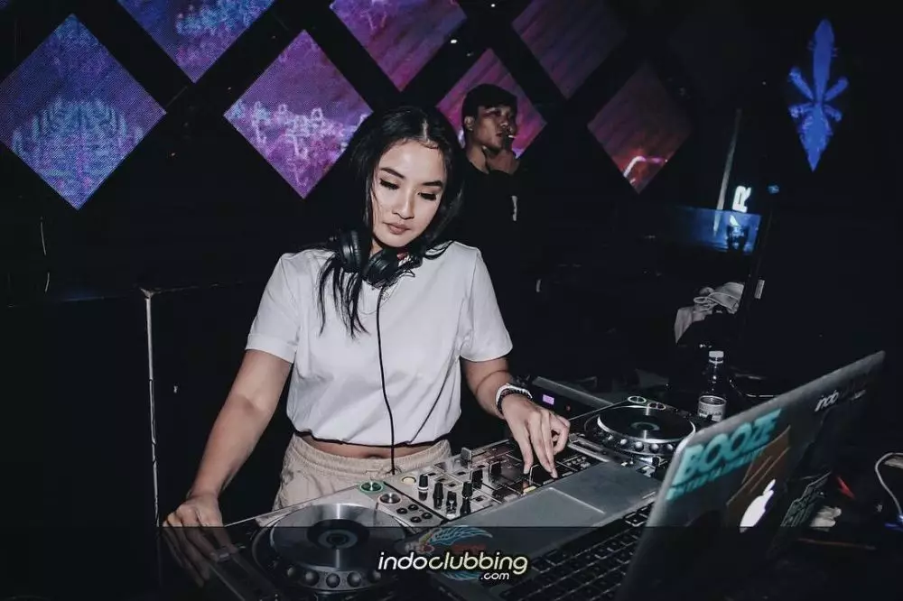 Danti Hanoum teman Niko Al Hakim © 2021 brilio.net