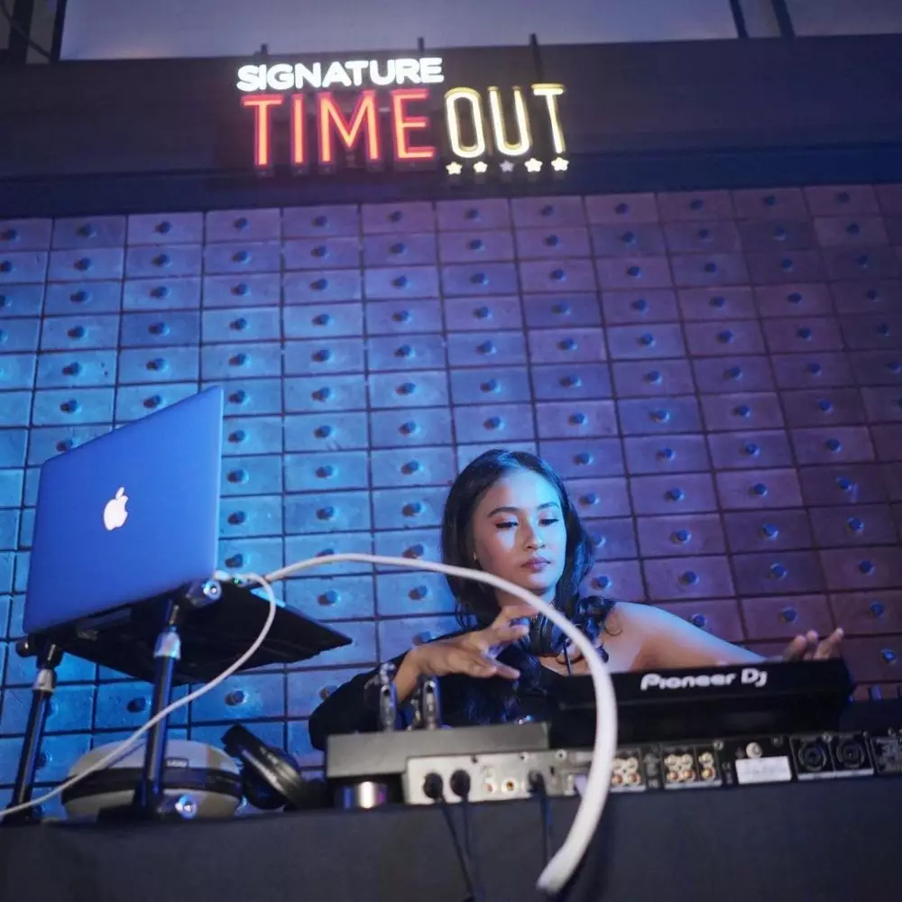 Danti Hanoum teman Niko Al Hakim © 2021 brilio.net