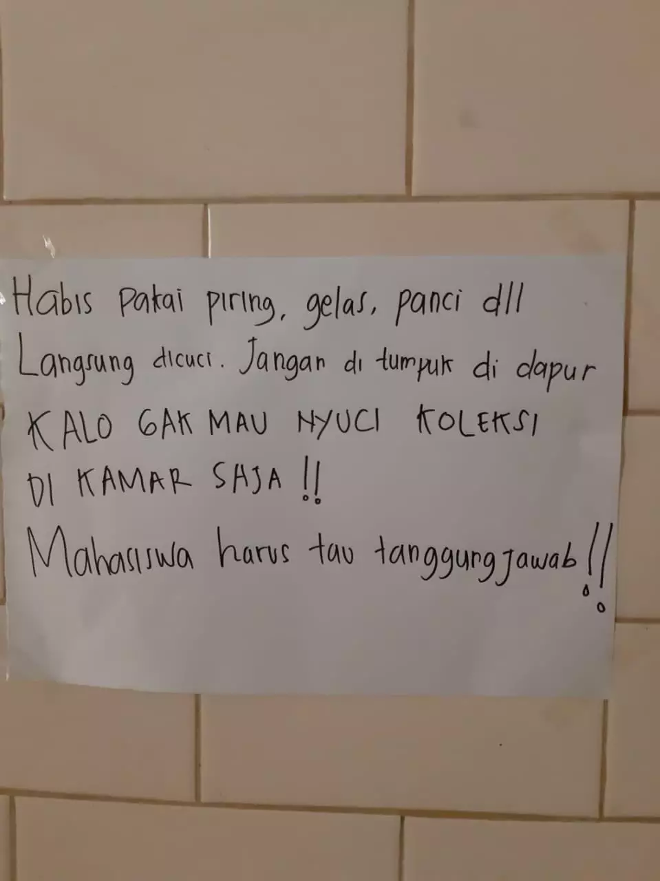 tulisan di wastafel kos © 2021 brilio.net