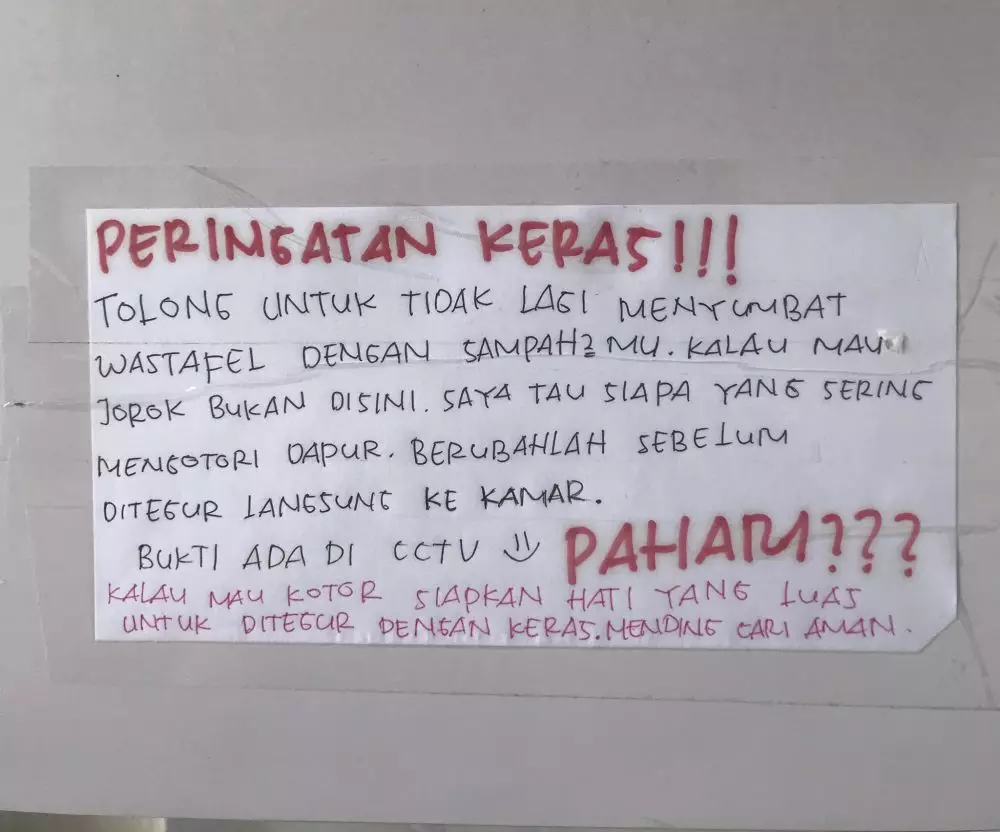 tulisan di wastafel kos © 2021 brilio.net