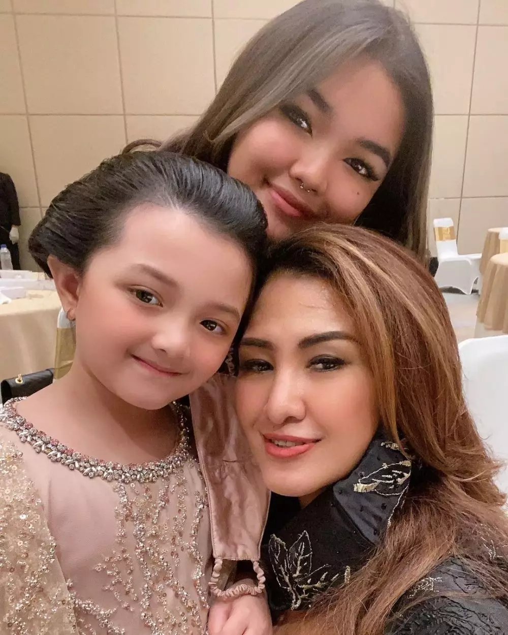 Potret Liza Natalia & putrinya Queennara © 2021 brilio.net