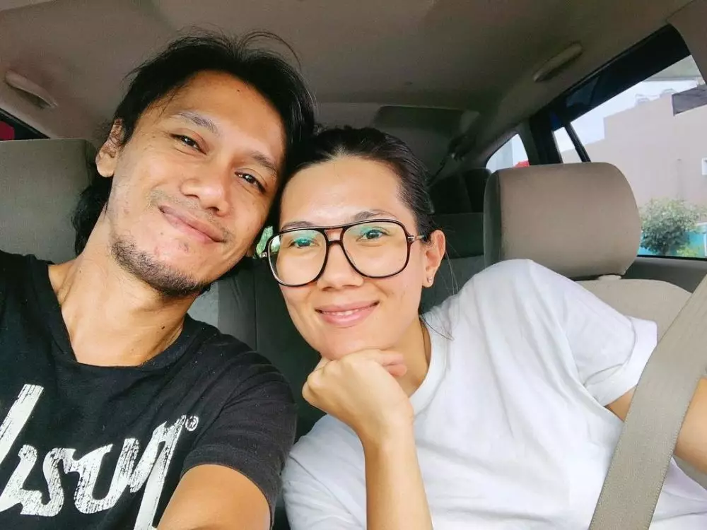 momen manis gitaris dan pasangan © Instagram