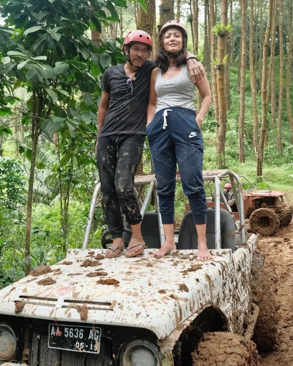 momen manis gitaris dan pasangan © Instagram