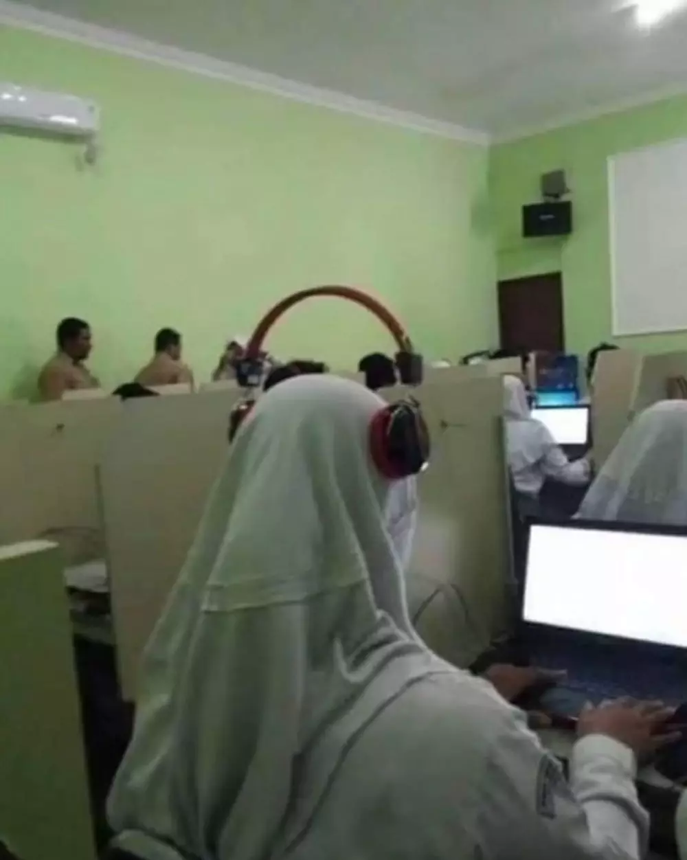 Kelakuan nyeleneh pelajar © berbagai sumber Kelakuan nyeleneh pelajar © berbagai sumber