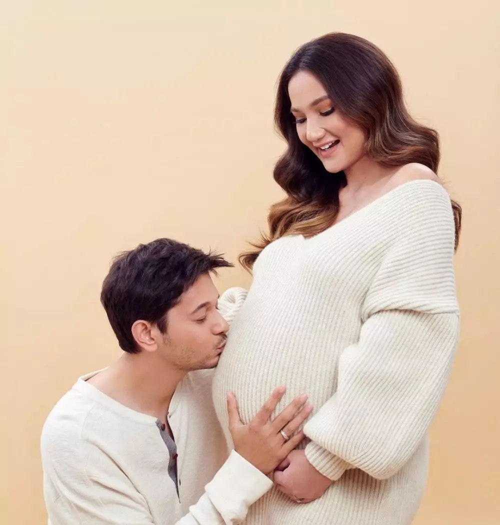 maternity shoot Tengku Dewi © berbagai sumber