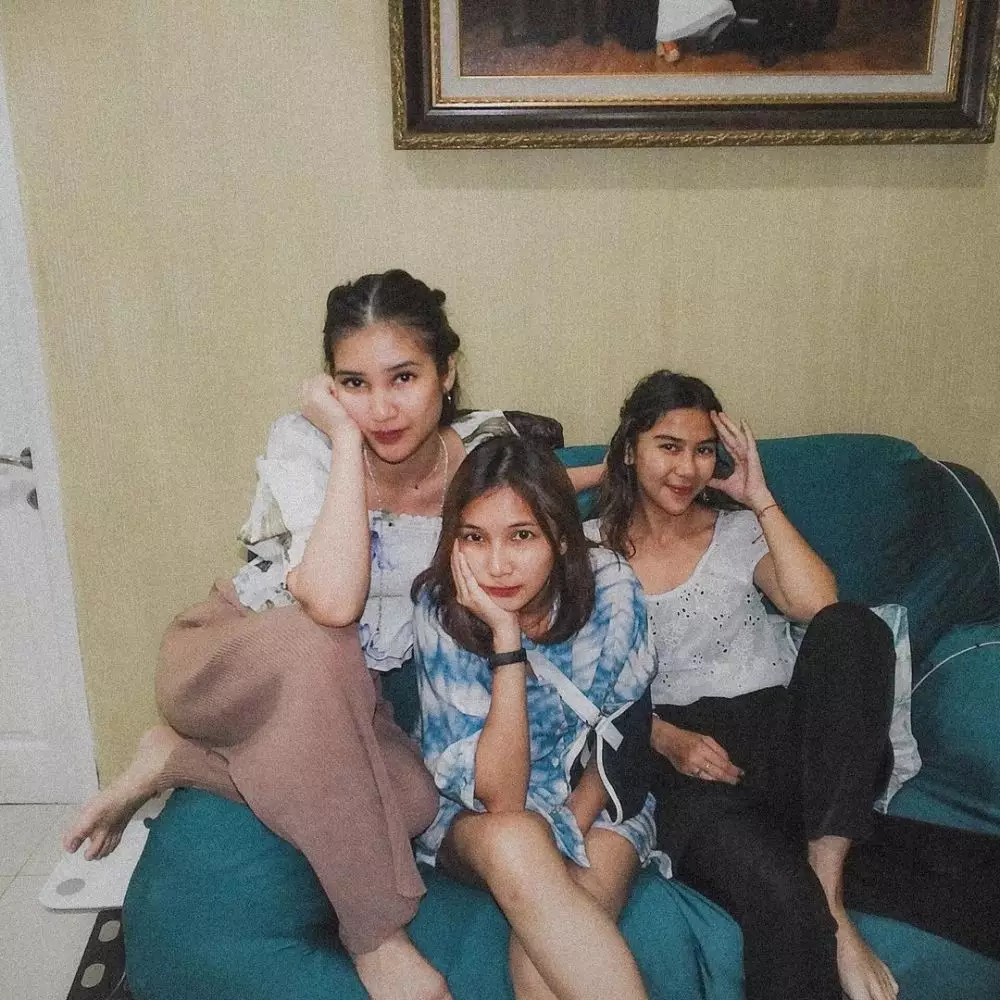 potret kompak sheila dara dan geng © Instagram potret kompak sheila dara dan geng © Instagram