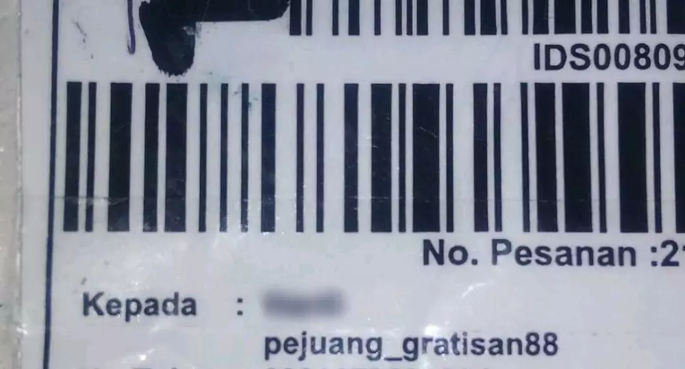 Nama nyeleneh penerima paket © berbagai sumber Nama nyeleneh penerima paket © berbagai sumber