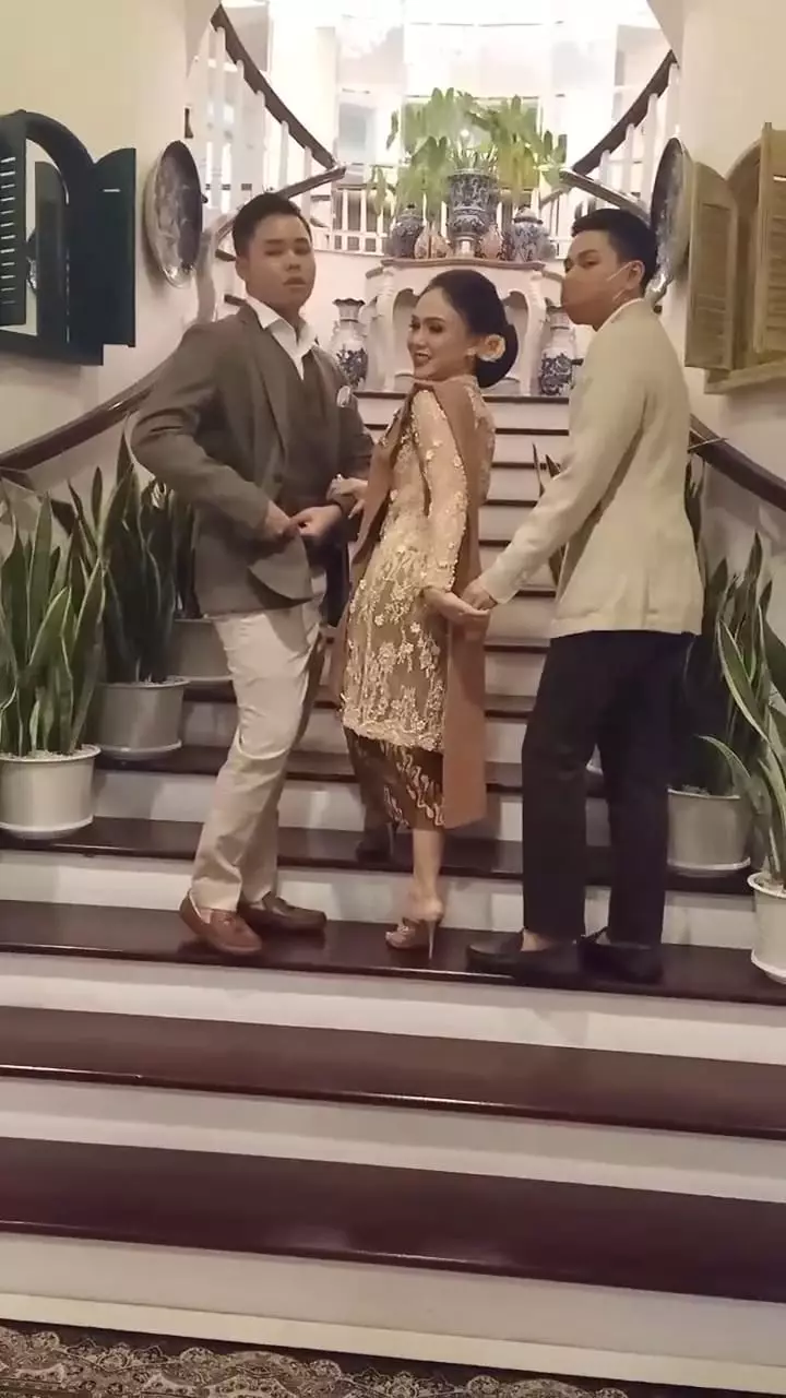 gaya seleb di pernikahan atta dan aurel © Instagram gaya seleb di pernikahan atta dan aurel © Instagram