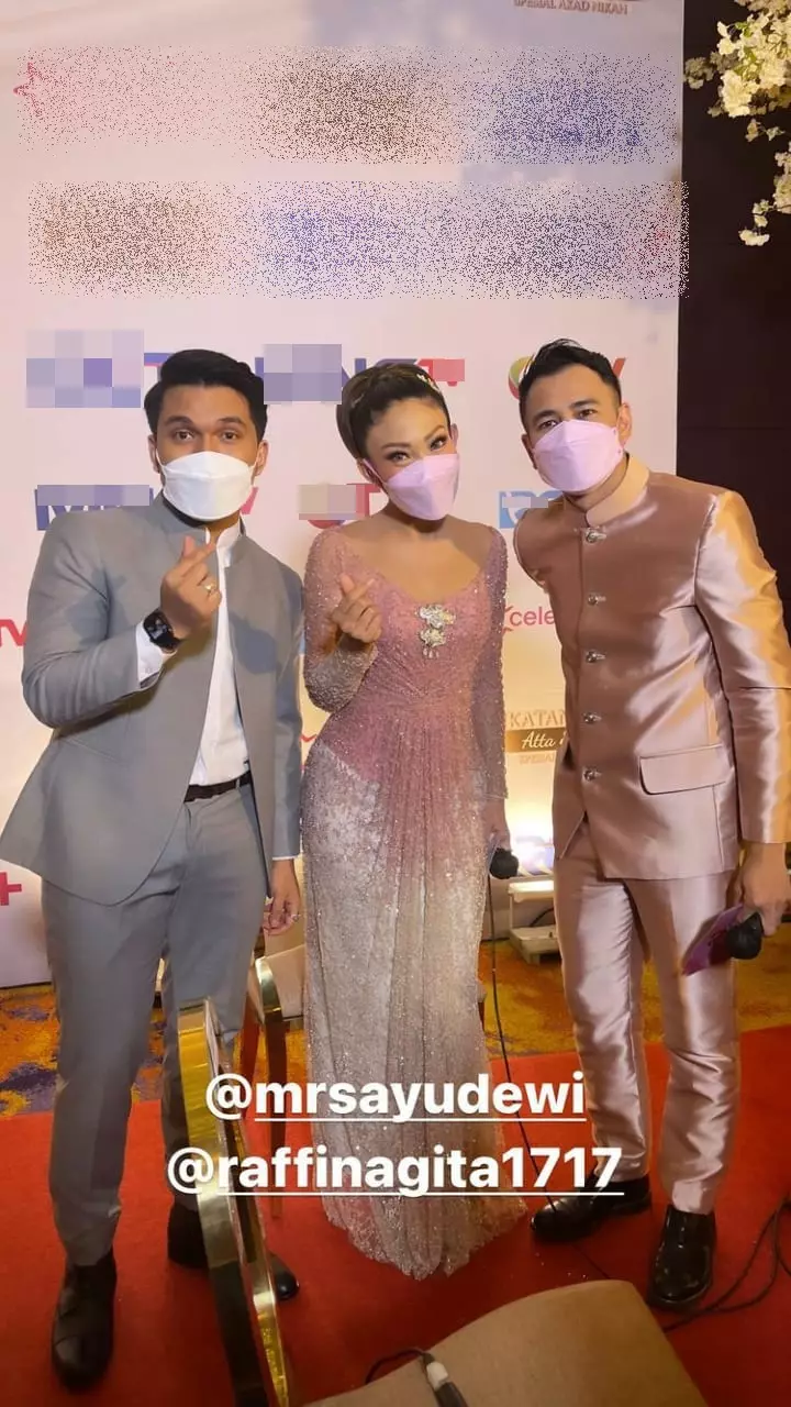 gaya seleb di pernikahan atta dan aurel © Instagram gaya seleb di pernikahan atta dan aurel © Instagram