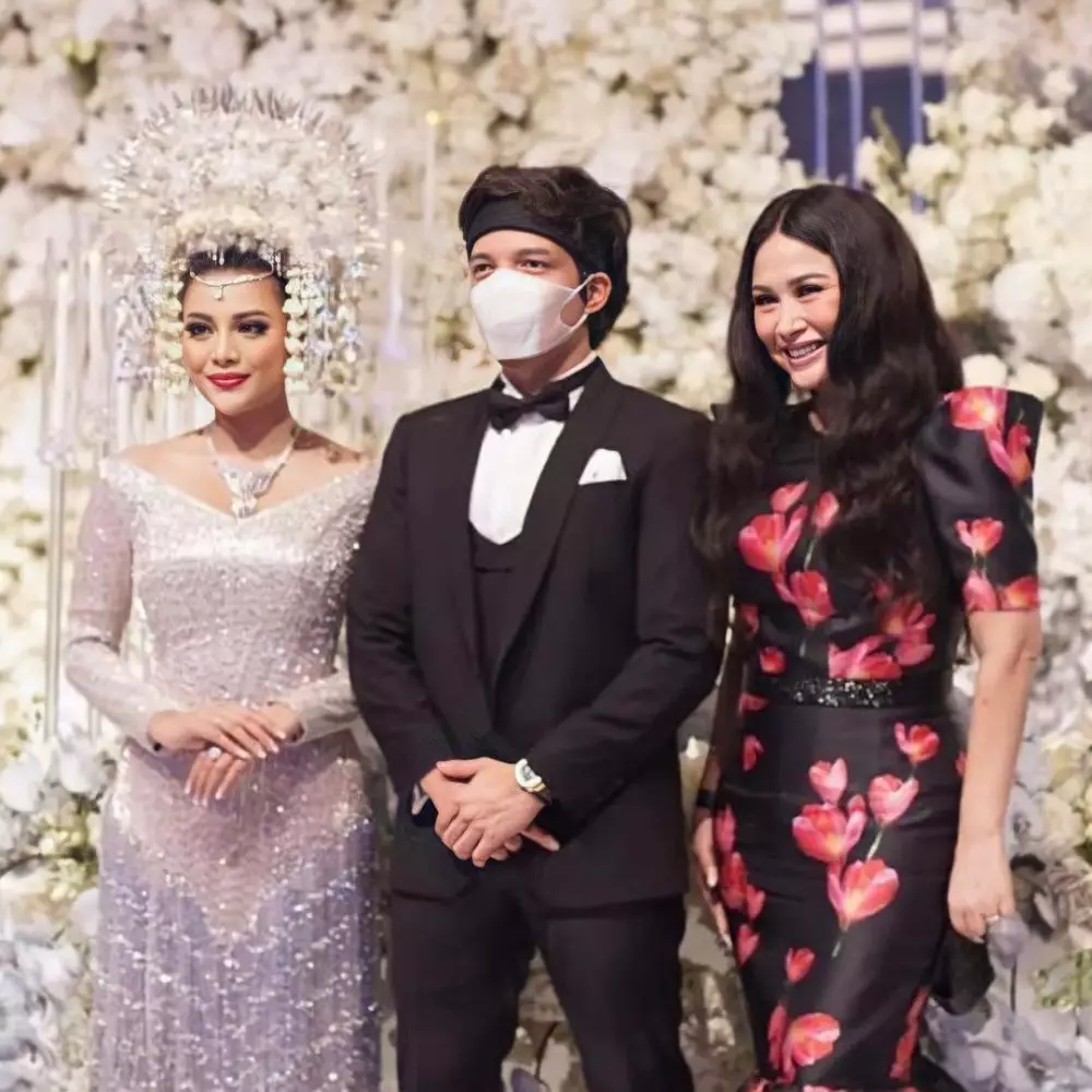 gaya seleb di syukuran atta aurel © Instagram