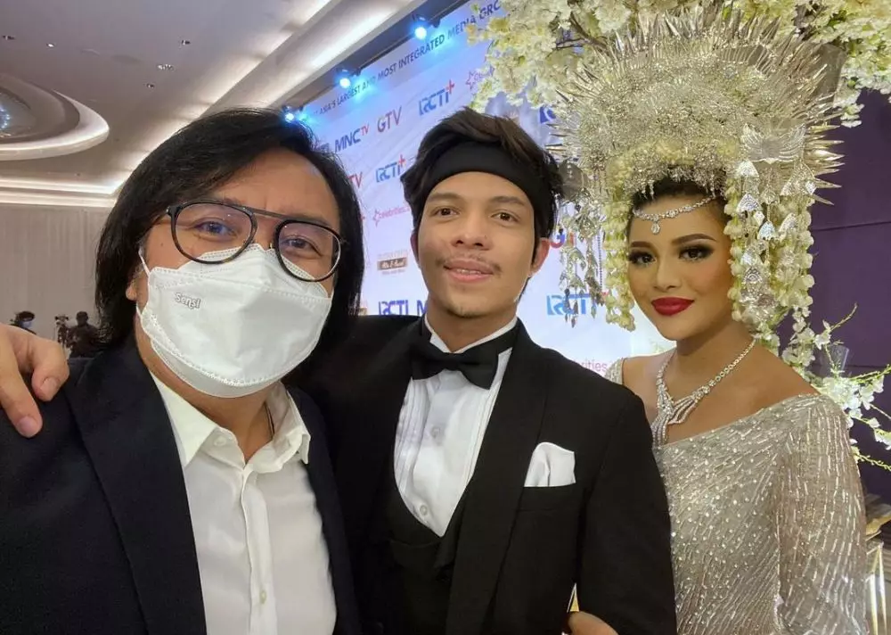 gaya seleb di syukuran atta aurel © Instagram
