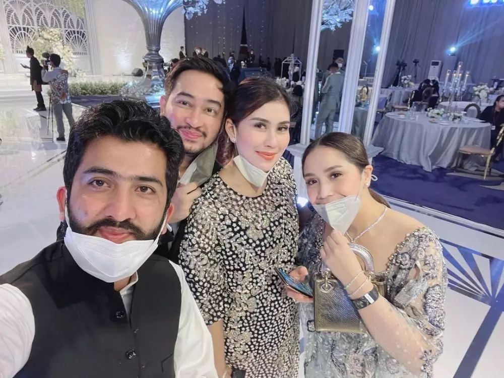 gaya seleb di syukuran atta aurel © Instagram