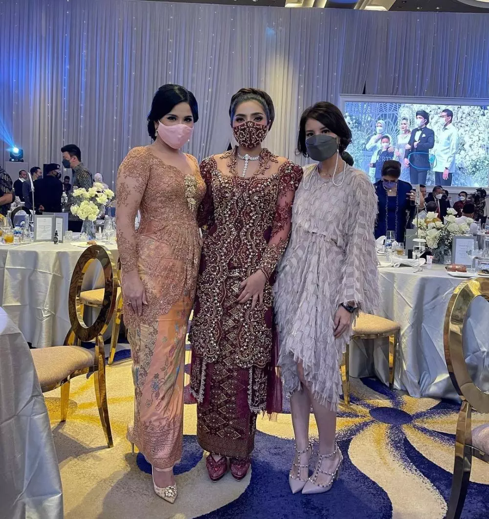 gaya seleb di syukuran atta aurel © Instagram