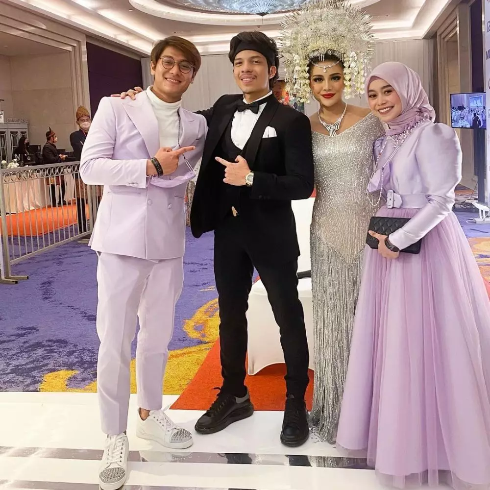 gaya seleb di syukuran atta aurel © Instagram