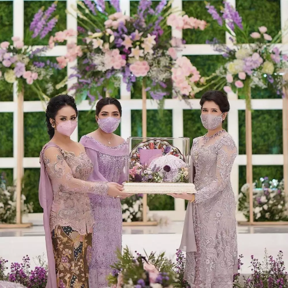 Momen kompak Ashanty dan Krisdayanti di nikahan Aurel © Instagram Momen kompak Ashanty dan Krisdayanti di nikahan Aurel © Instagram