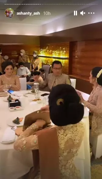 Momen kompak Ashanty dan Krisdayanti di nikahan Aurel © Instagram Momen kompak Ashanty dan Krisdayanti di nikahan Aurel © Instagram