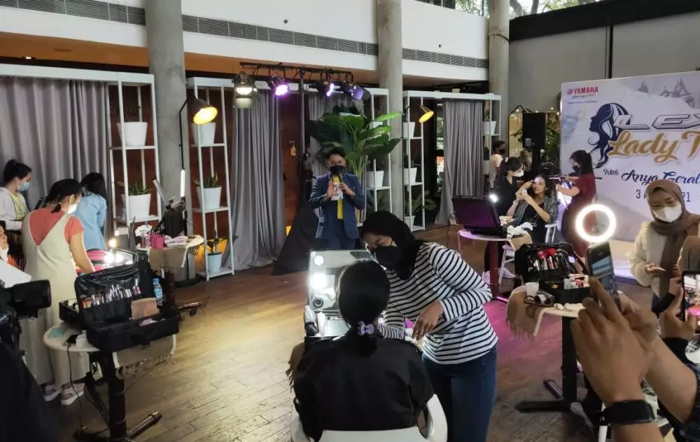 Anya Geraldine jadi montir © 2021 brilio.net