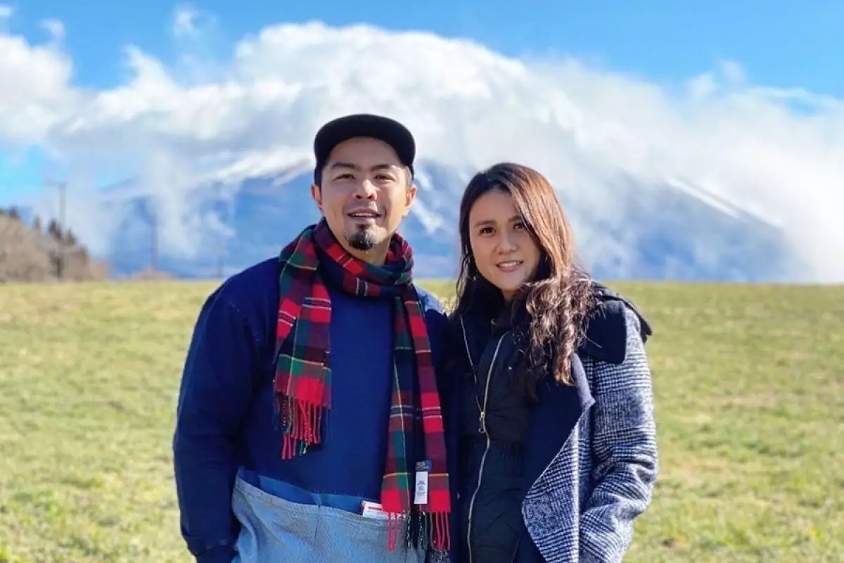 8 Potret mesra Bams eks Samsons dan sang istri sebelum gugat cerai