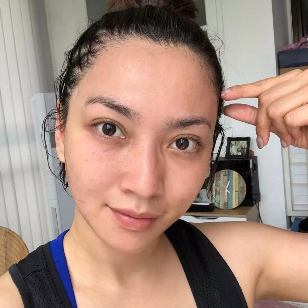 Potret Hesti Purwadinata tanpa makeup © 2021 brilio.net Potret Hesti Purwadinata tanpa makeup © 2021 brilio.net