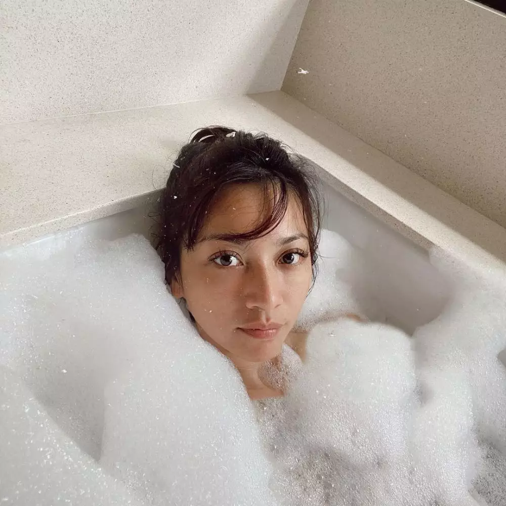 Potret Hesti Purwadinata tanpa makeup © 2021 brilio.net Potret Hesti Purwadinata tanpa makeup © 2021 brilio.net