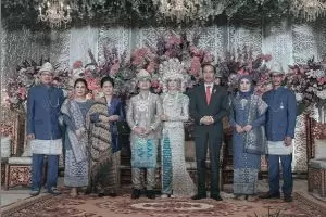 Pernikahan 4 seleb yang pernah dihadiri Jokowi, curi perhatian