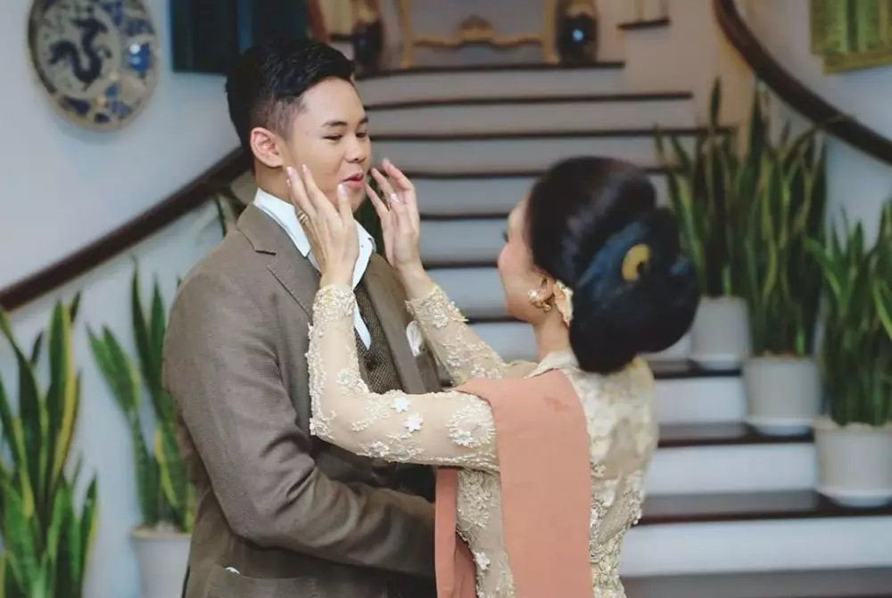 Gaya Yuni Shara kondangan Aurel © 2021 brilio.net