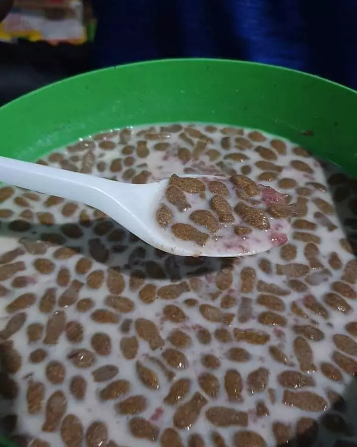 kasih makan hewan © Berbagai Sumber