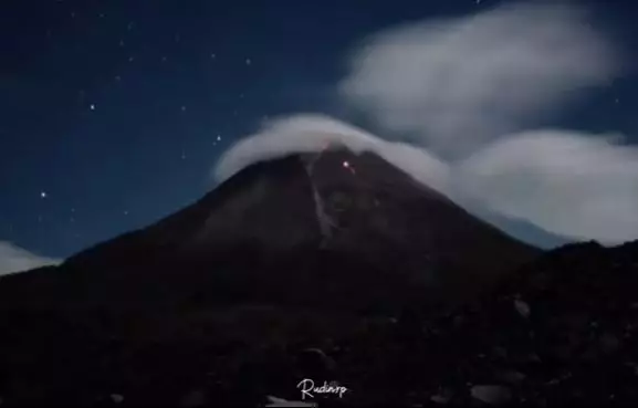 merapi semburkan guguran lava pijar Instagram
