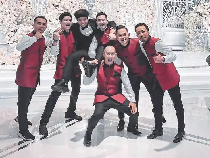 bridesmaid groomsmen Atta Aurel © 2021 brilio.net bridesmaid groomsmen Atta Aurel © 2021 brilio.net