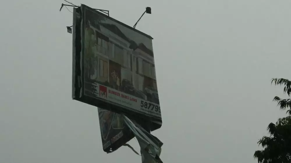 Potret Jogja pasca angin kencang © Twitter